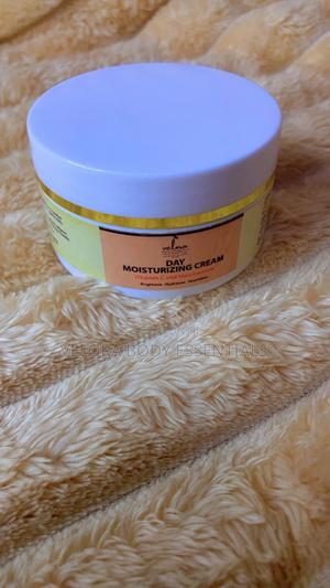 Velora Vitaminc + Niacinamide Lightweight Moisturizing Day Cream 100ml