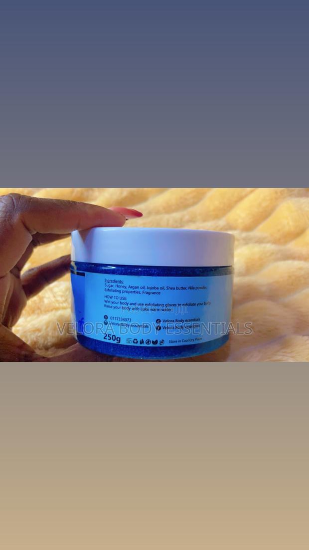 Velora Exfoliating Body Scrub for Smooth Glowing Skin Deep Clean - thumbnail 4