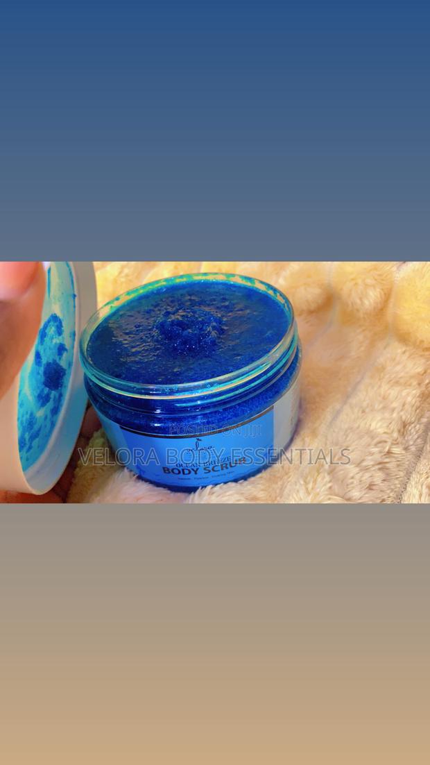 Velora Exfoliating Body Scrub for Smooth Glowing Skin Deep Clean - thumbnail 2