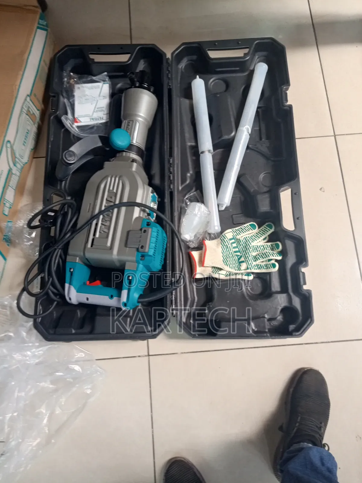 Total Industrial 1700w Demolition,/Jack/ Concrete Breaker (16kg)