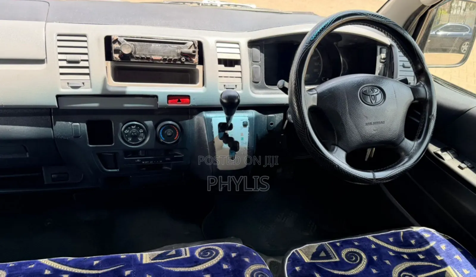 Toyota HiAce 2014 White