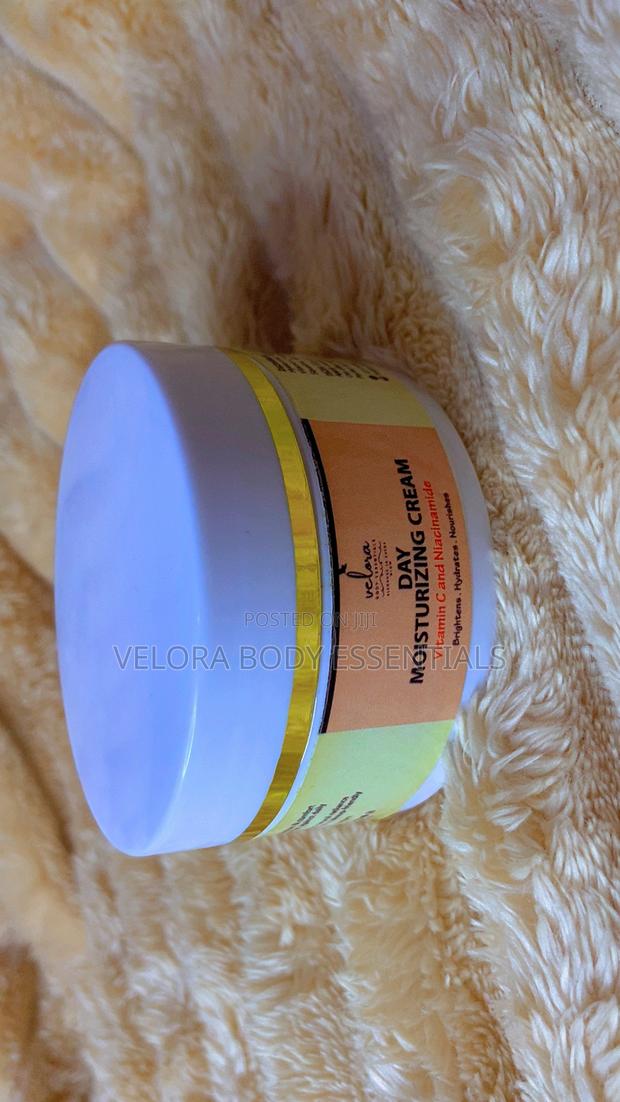 Velora Vitamin C + Niacinamide Face Cream for Dark Spots Glow - main view