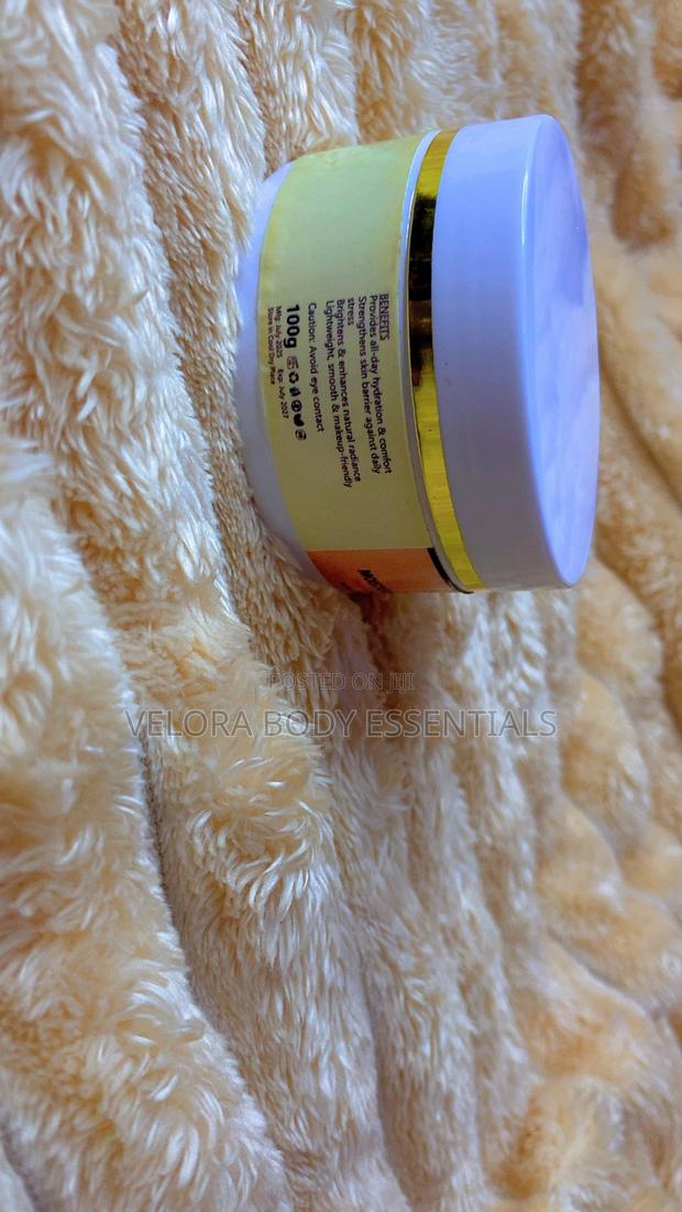 Velora Vitamin C + Niacinamide Face Cream for Dark Spots Glow - thumbnail 6