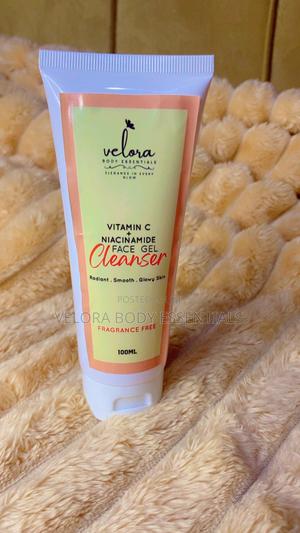 Velora Glowing Skin Cleanser – Deep Pore Brightening Face Wash