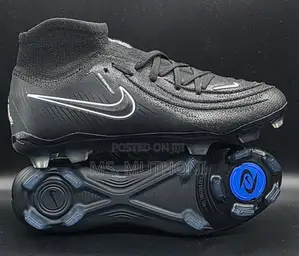 Nike Phantom Luna 2 Elite Fg Soccer Cleat in a Black Colorway