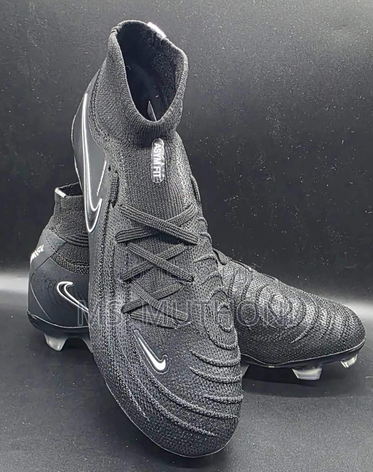 Nike Phantom Luna 2 Elite Fg Soccer Cleat in a Black Colorway