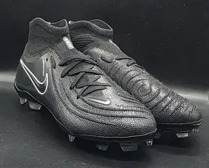 Nike Phantom Luna 2 Elite Fg Soccer Cleat in a Black Colorway
