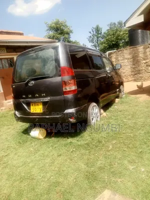 Toyota Noah 2004 Silver