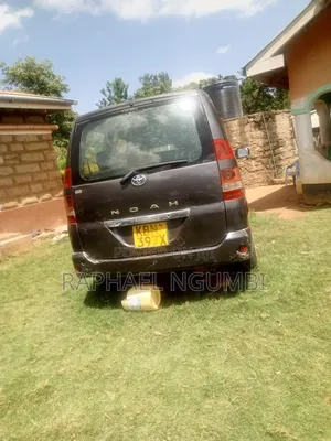 Toyota Noah 2004 Silver