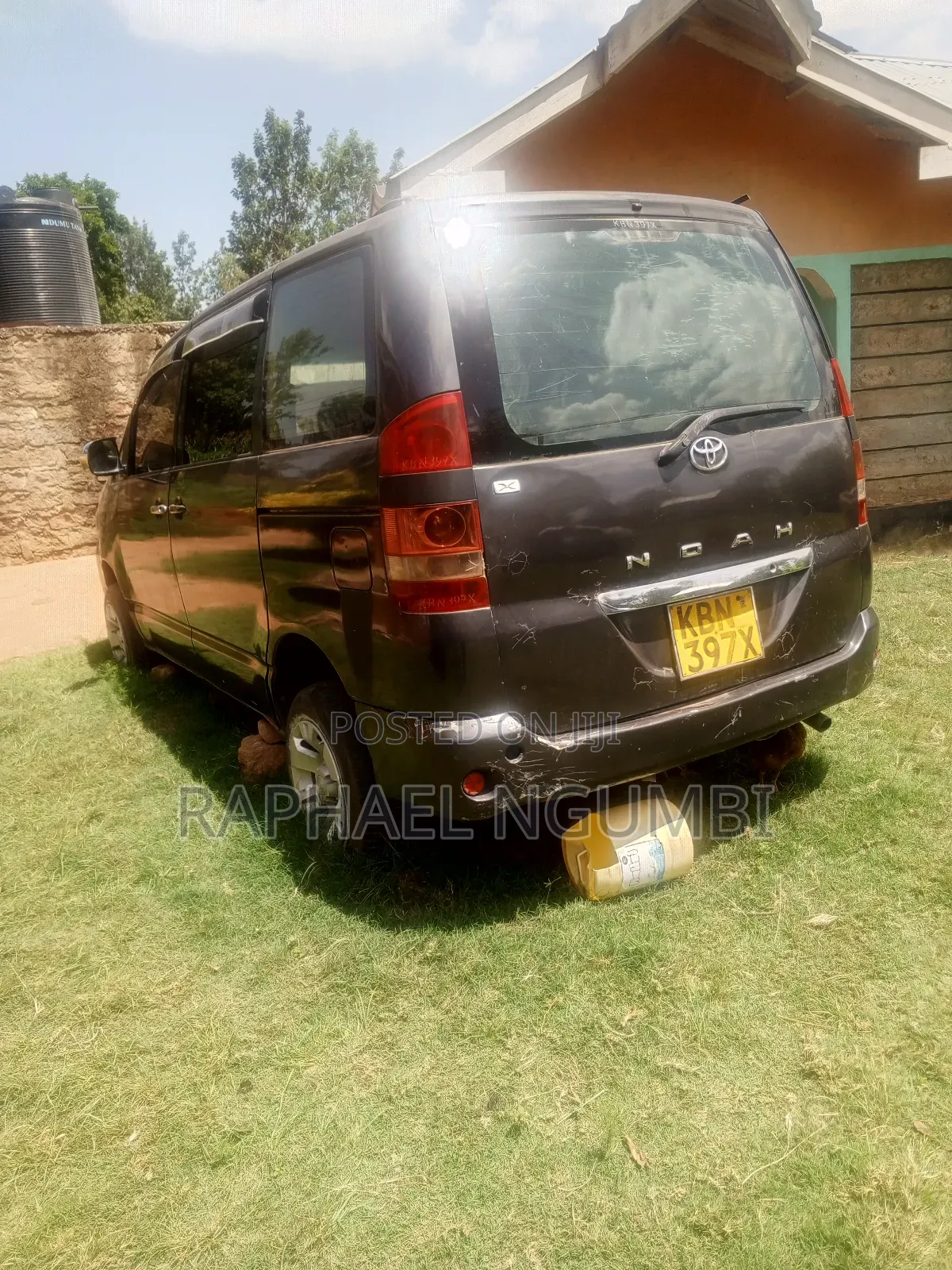 Toyota Noah 2004 Silver