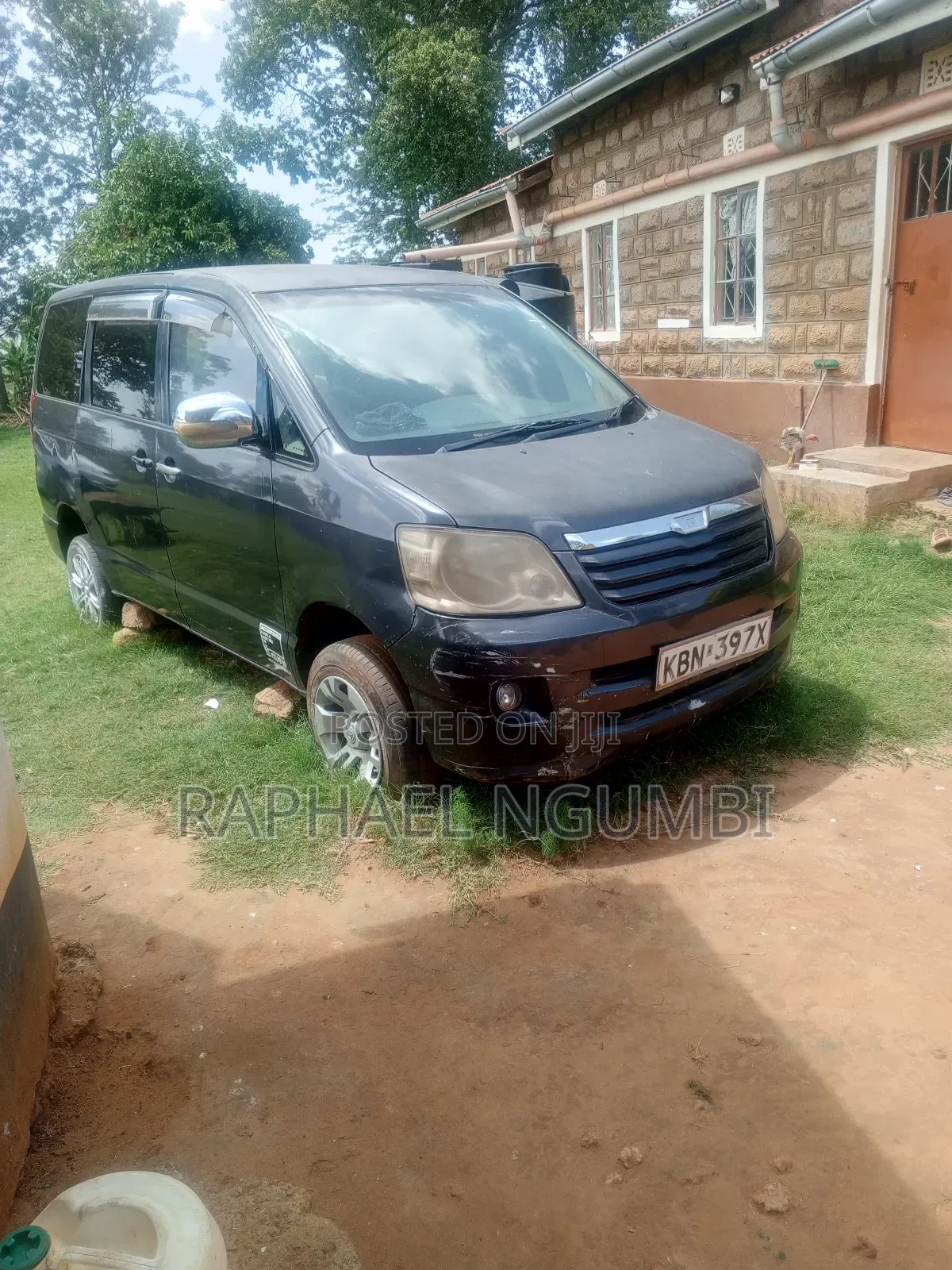 Toyota Noah 2004 Silver