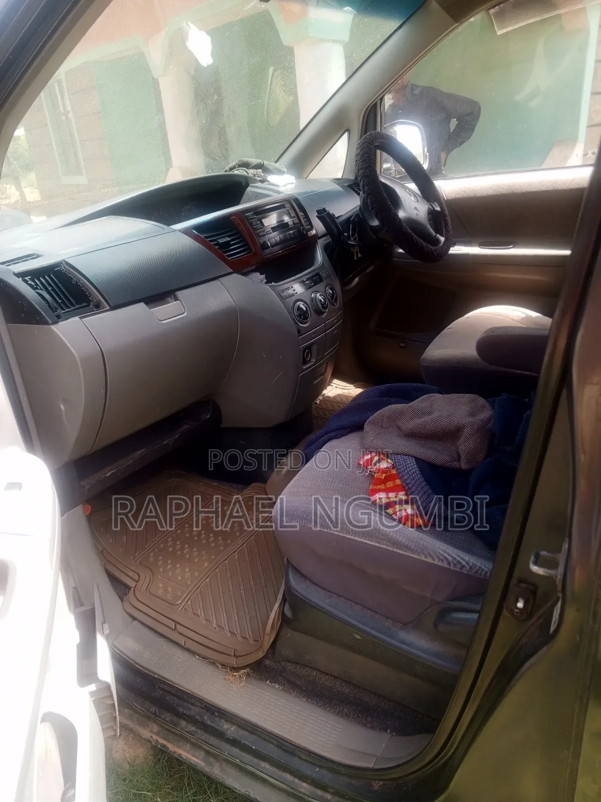 Toyota Noah 2004 Silver