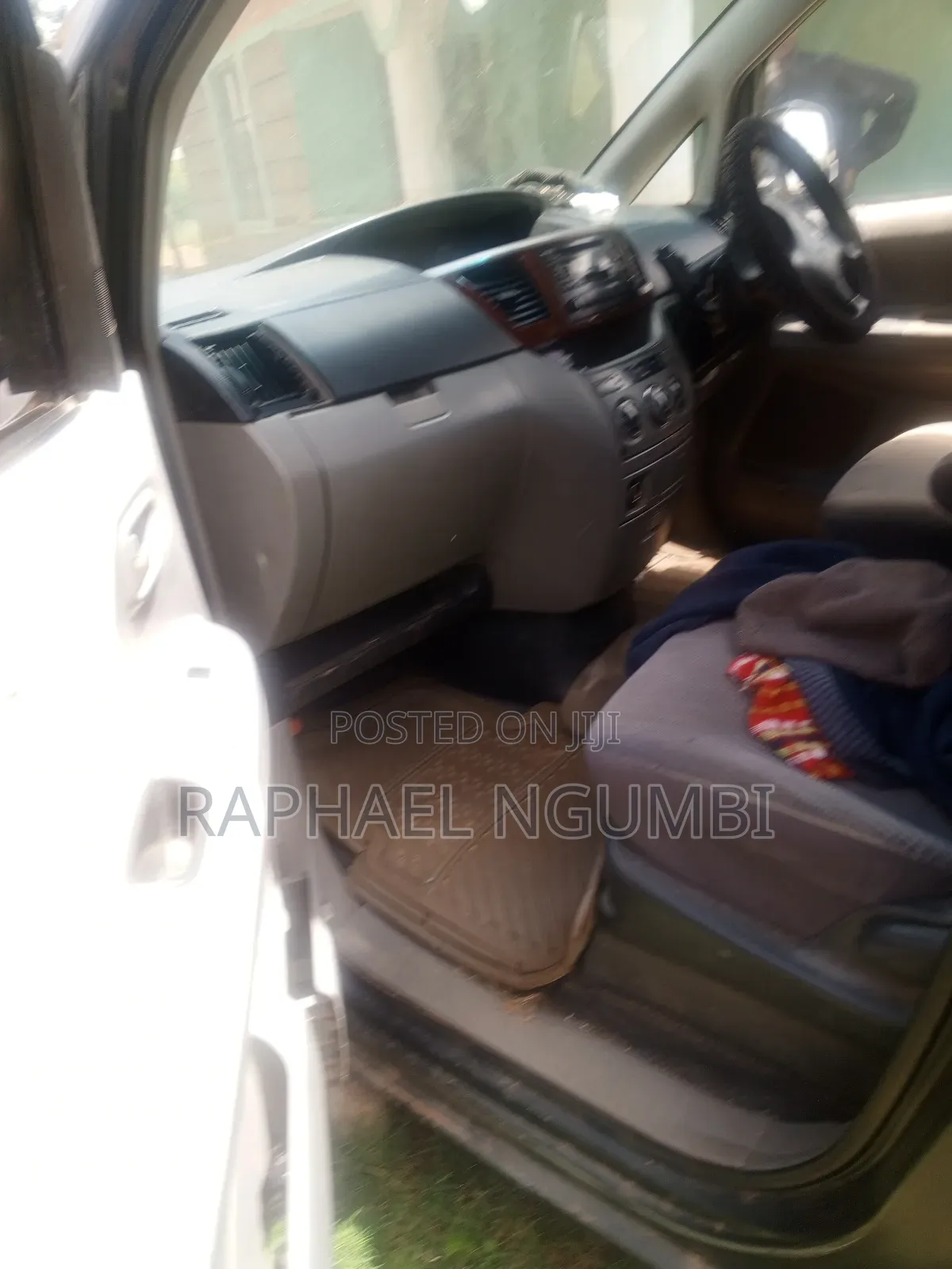 Toyota Noah 2004 Silver
