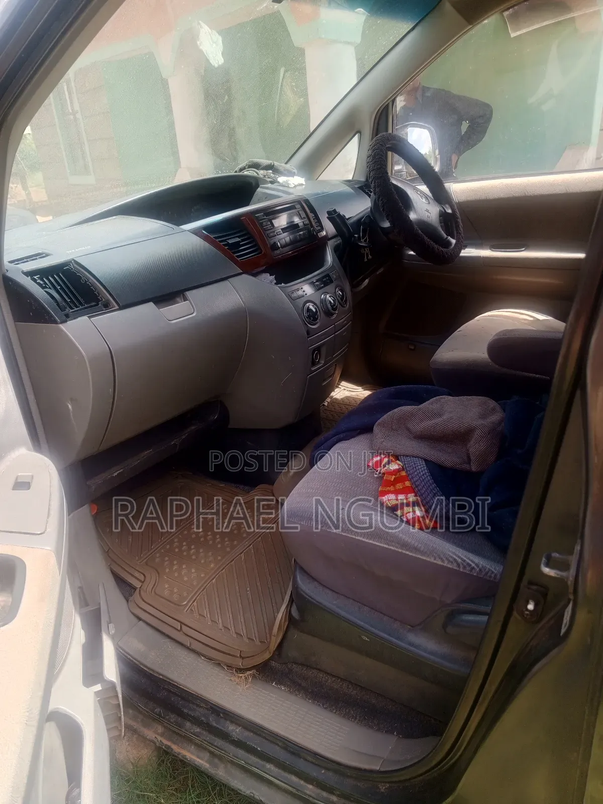 Toyota Noah 2004 Silver