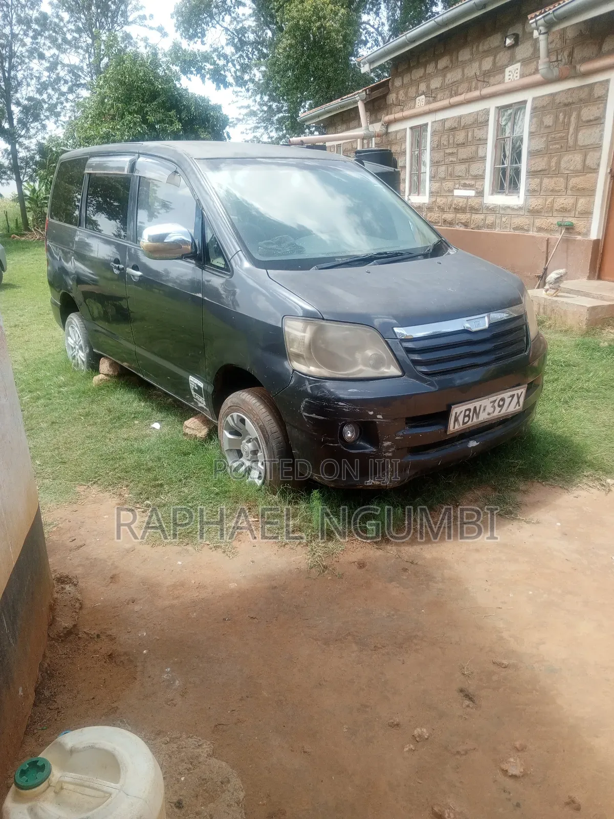 Toyota Noah 2004 Silver