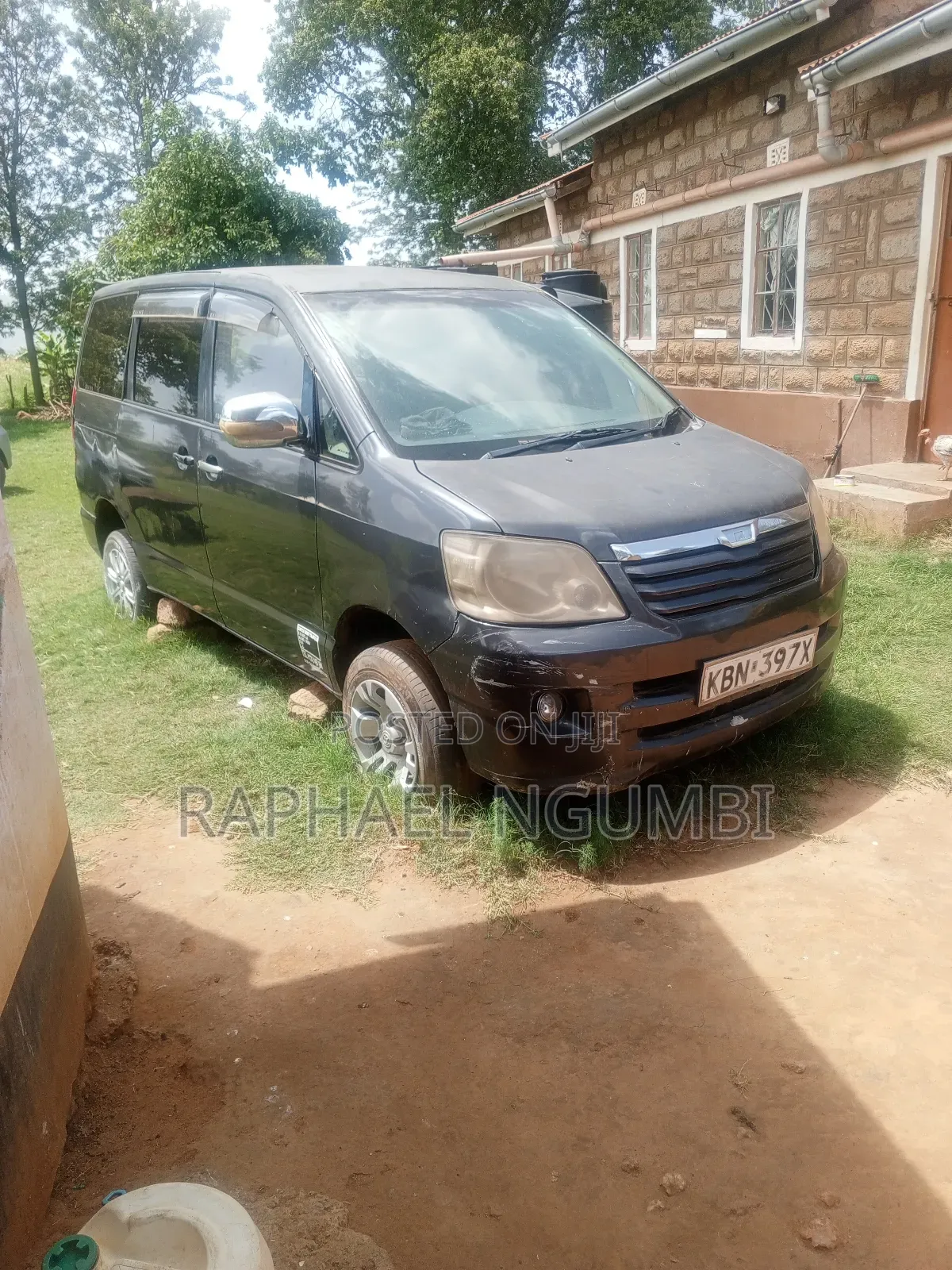Toyota Noah 2004 Silver