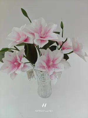 Glass Vase With Flower - Cd