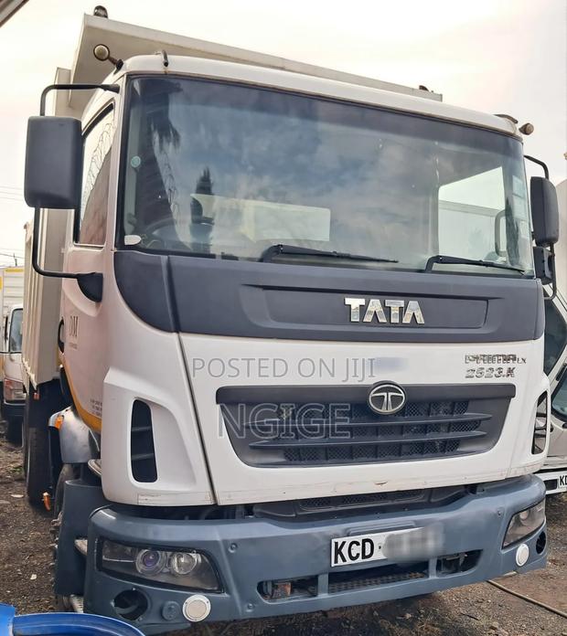 Tata Prima - thumbnail 2