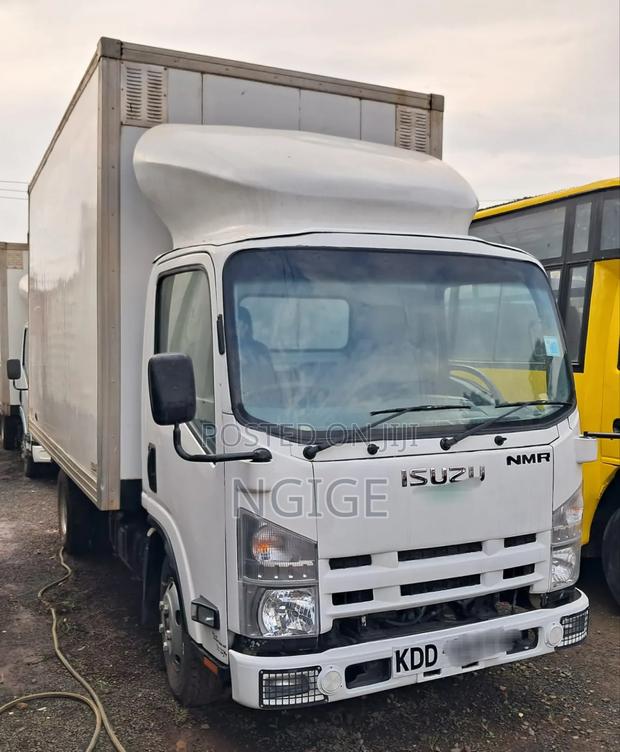 Isuzu NMR Truck - thumbnail 3