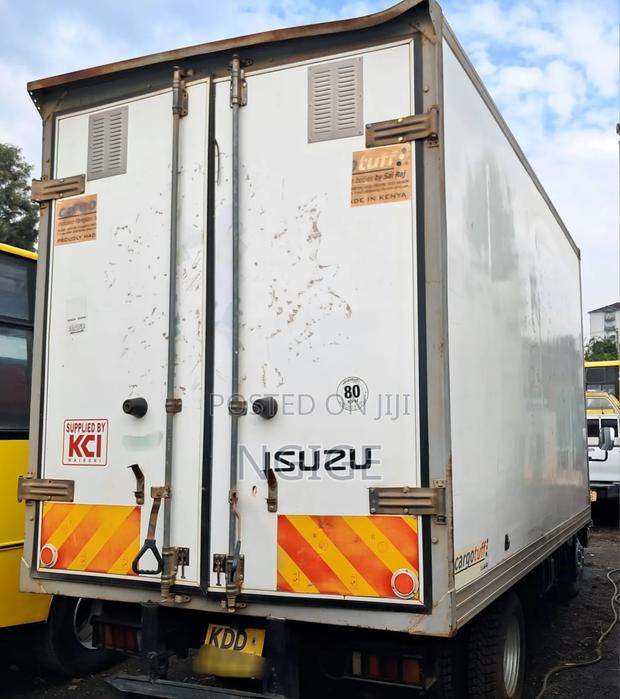 Isuzu NMR Truck - thumbnail 4