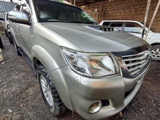 Toyota Hilux - thumbnail 3