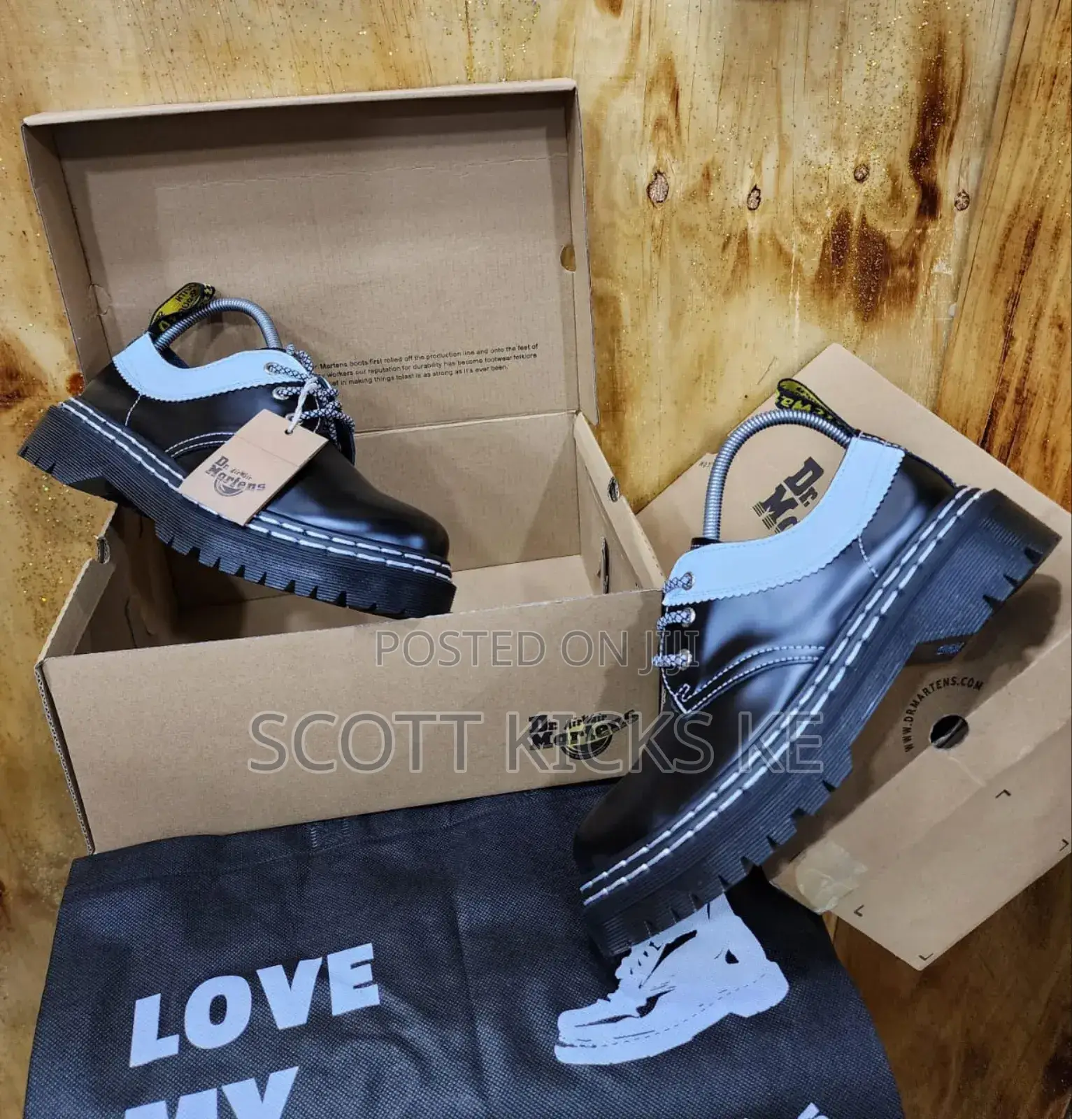 Dr. Martens Airwair Low-cut Unisex