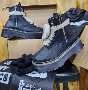 Dr. Martens Airwair High-Cut Unisex