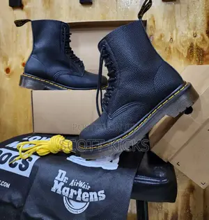 Dr. Martens Airwair High-Cut Unisex