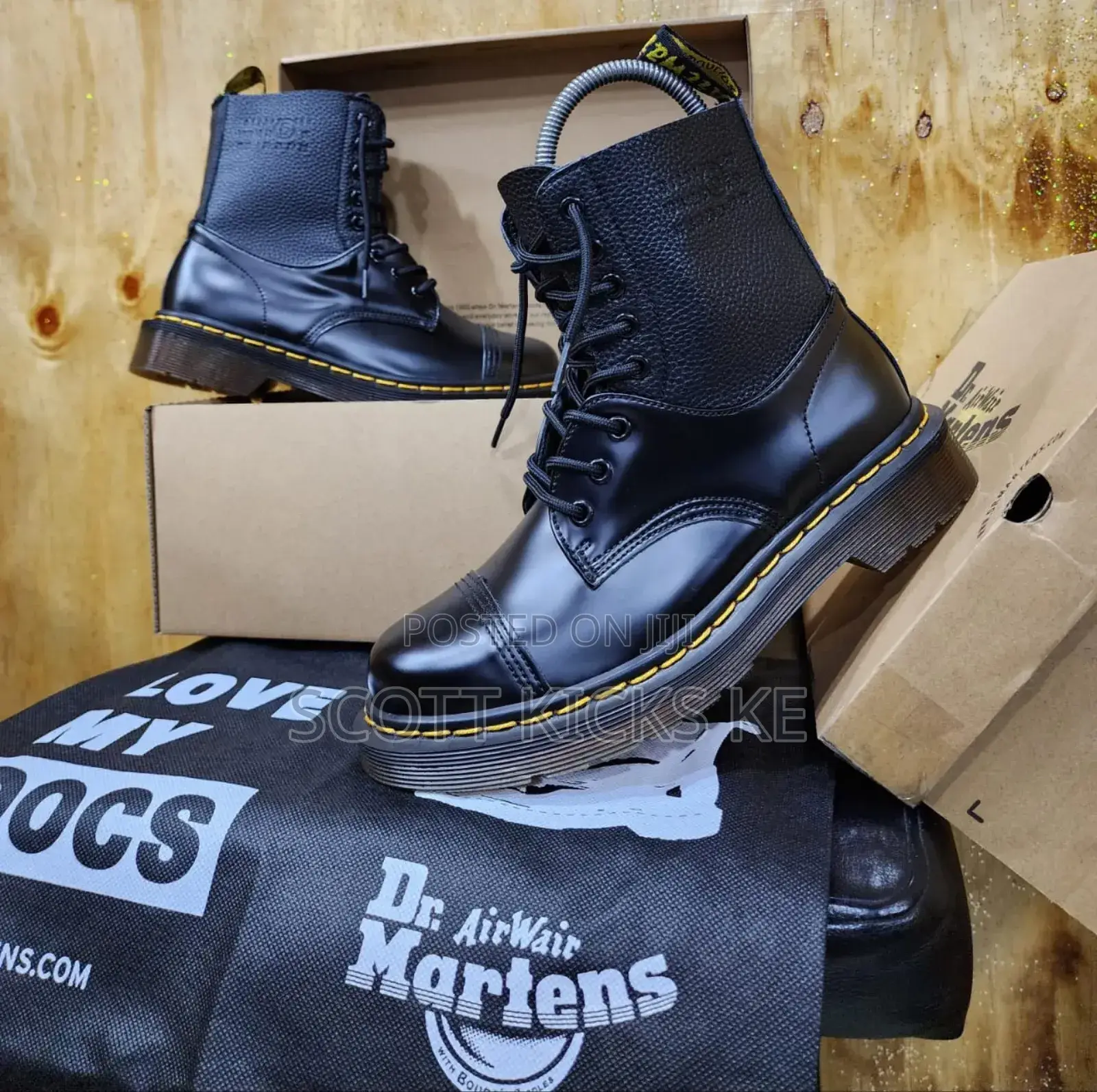 Dr. Martens Airwair High-Cut Unisex