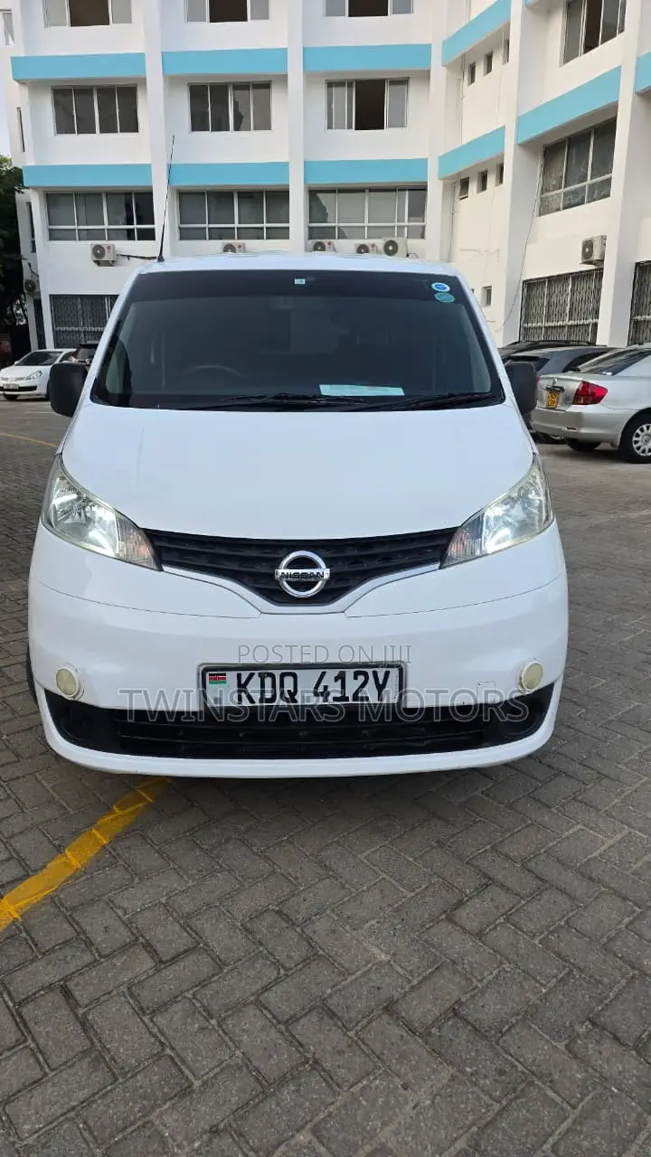 Nissan NV200 SV 2017 White
