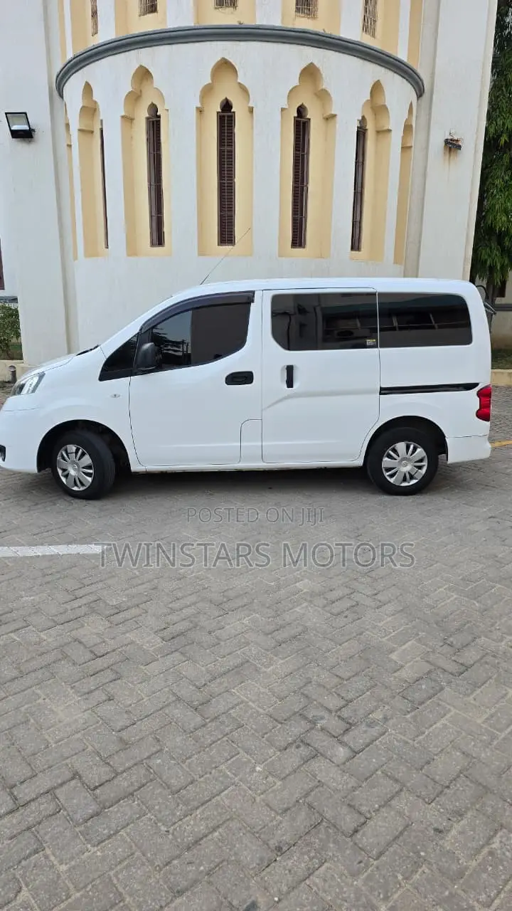 Nissan NV200 SV 2017 White