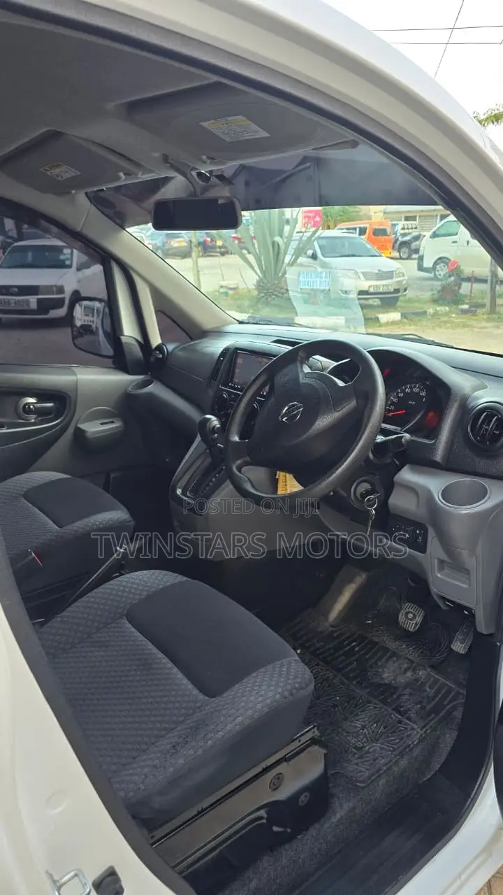 Nissan NV200 SV 2017 White