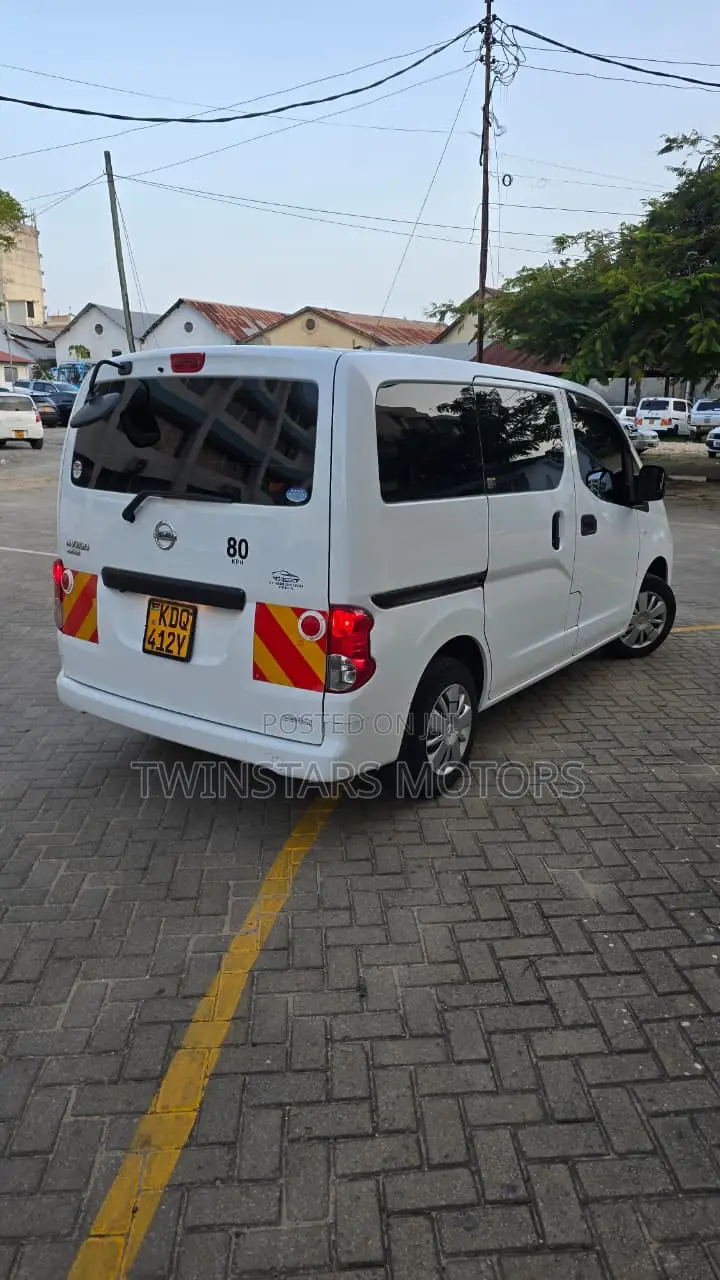 Nissan NV200 SV 2017 White