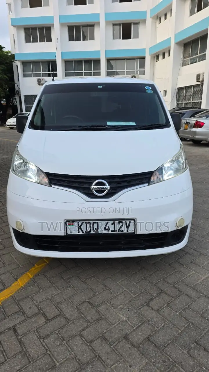Nissan NV200 SV 2017 White