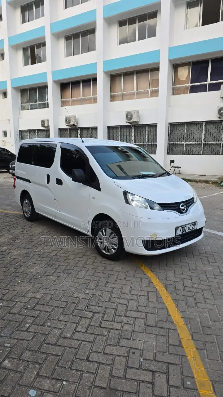Nissan NV200 SV 2017 White
