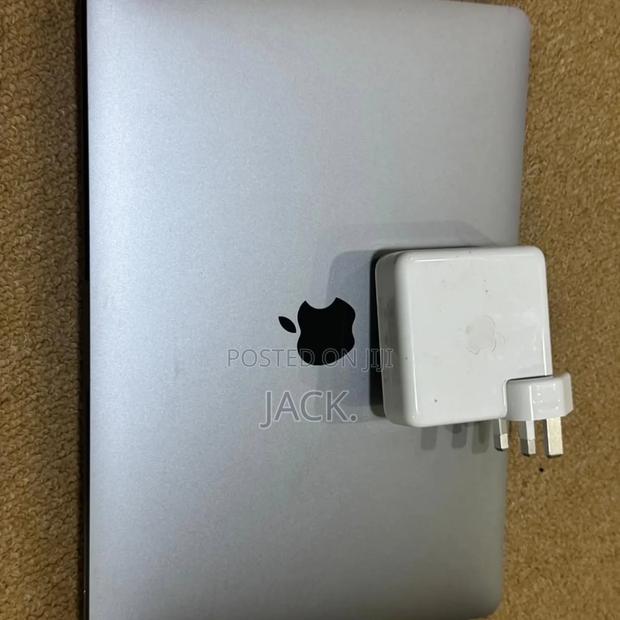 Laptop Apple MacBook 2020 16GB Intel Core i7 SSD 512GB - thumbnail 3