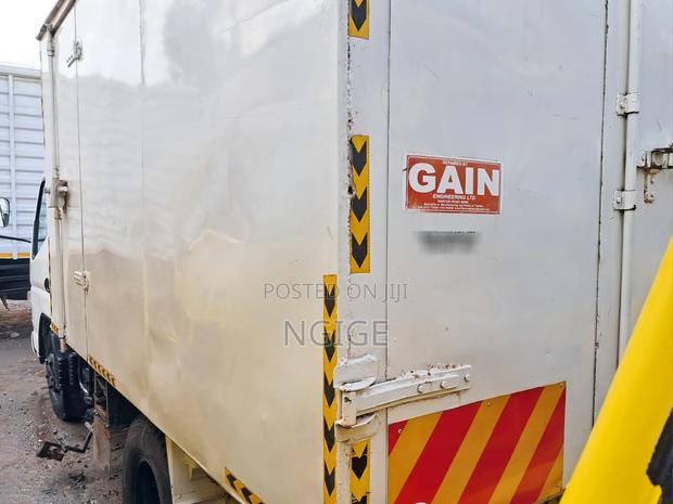 Mitsubishi Canter - thumbnail 3