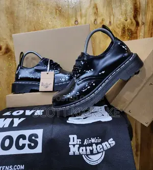 Dr. Martens Airwair Low-cut Unisex