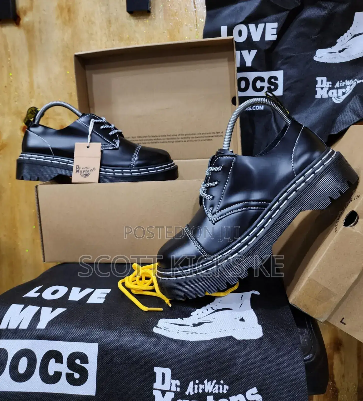 Dr. Martens Airwair Low-cut Unisex