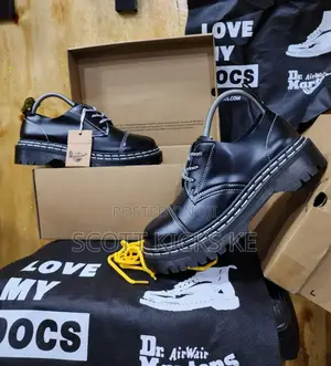 Dr. Martens Airwair Low-cut Unisex