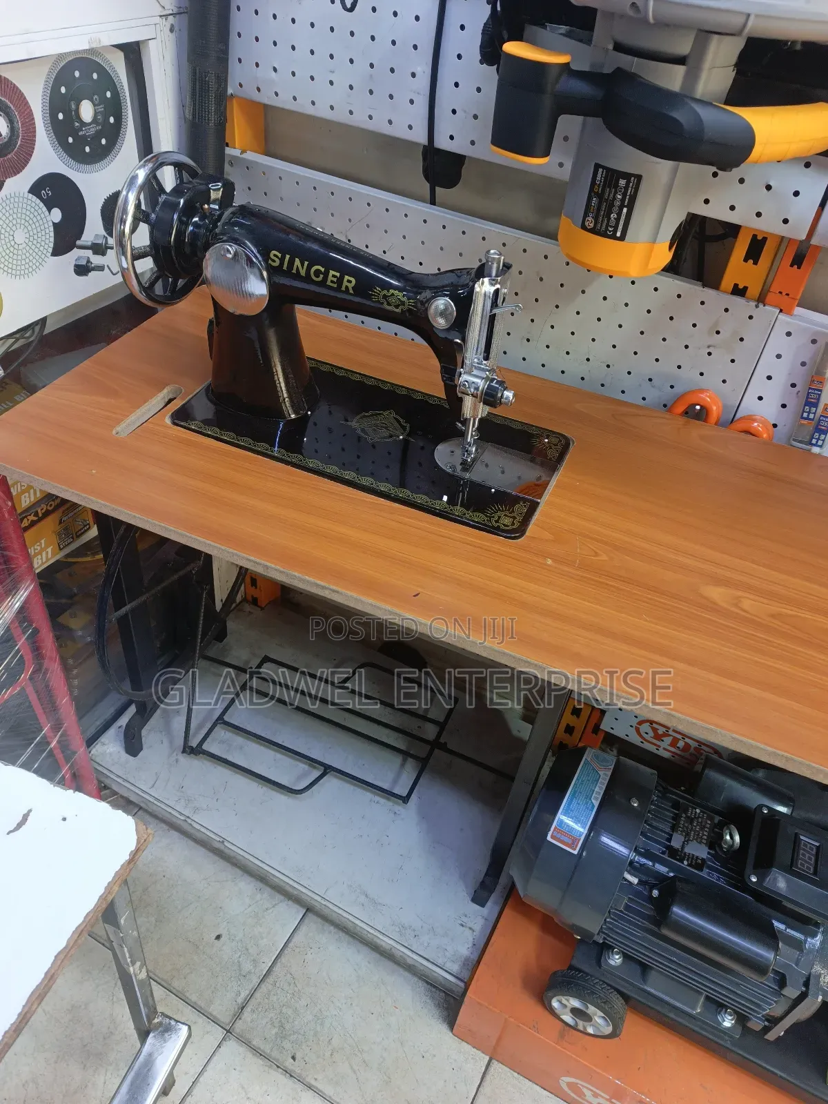 Affordable Manual Singer Sewing Machine With Local Stand
