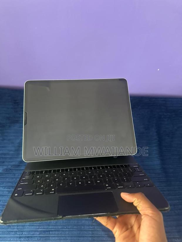 Apple iPad Pro 12.9 (2020) 128 GB Silver - main view