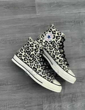 Converse Glow in the Dark.