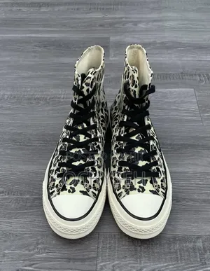 Converse Glow in the Dark.