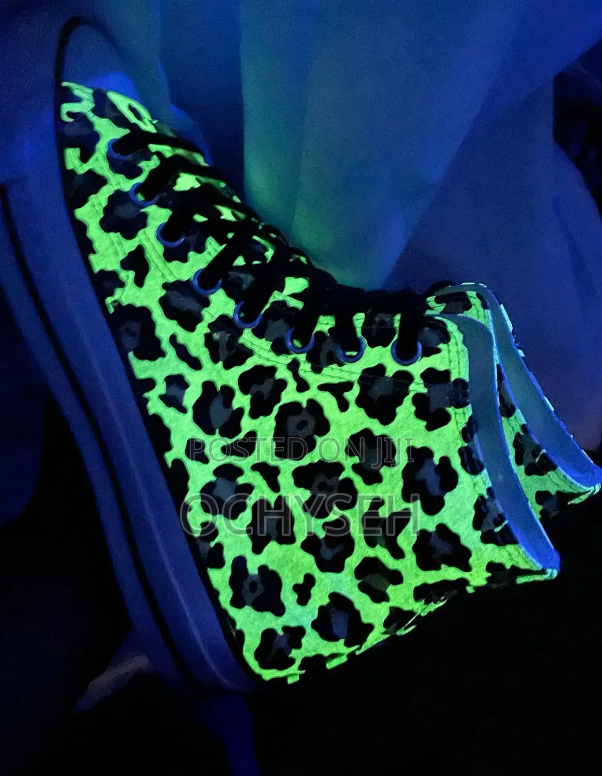 Converse Glow in the Dark.