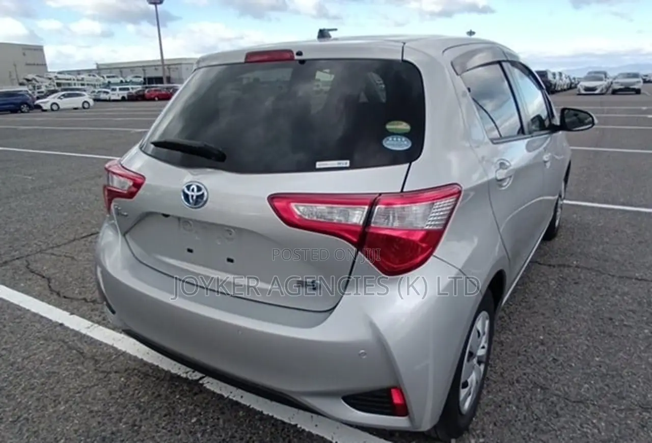 Toyota Vitz 1.5 FWD Hybrid 5dr 2019 Silver