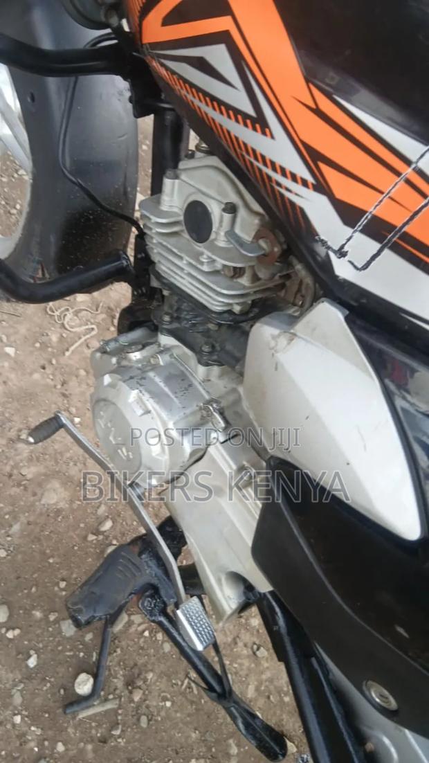 TVS HLX Plus ES 2024 Black - thumbnail 5