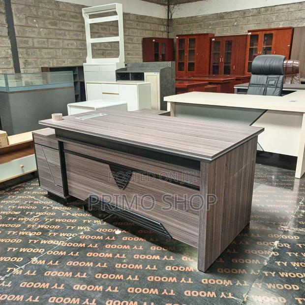 Office Desk : 1.8m Executive Office Desk With Spacious Work Surface - main view