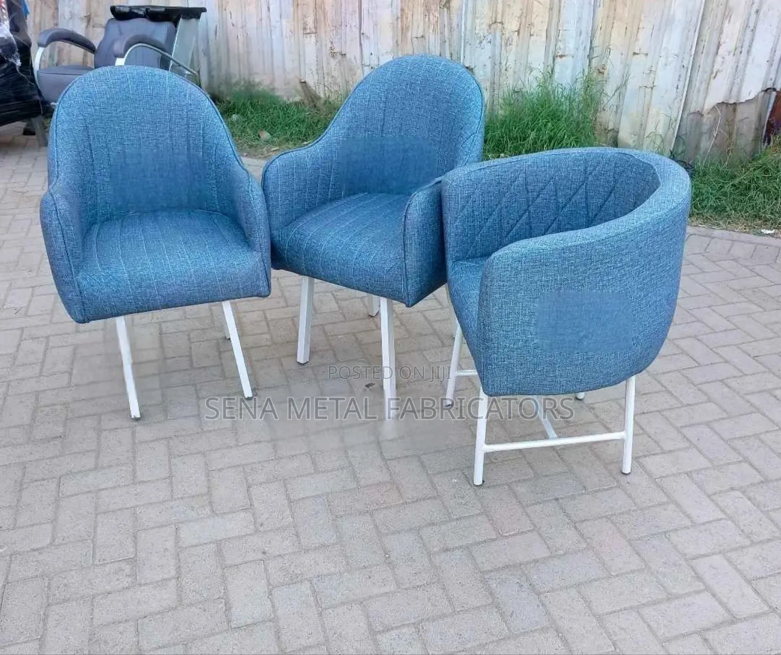 Manicure Seat With High-Quality Fabric.