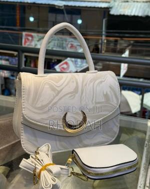 Selling Handbags - main view